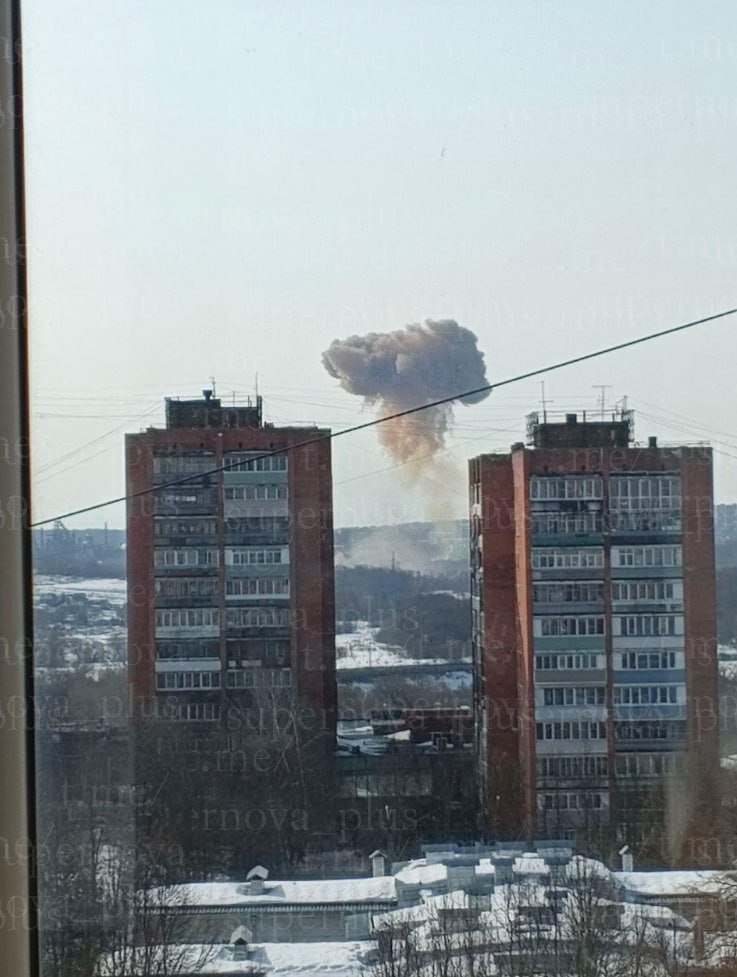 Взрывы прогремели в российской Туле: над городом столб дыма