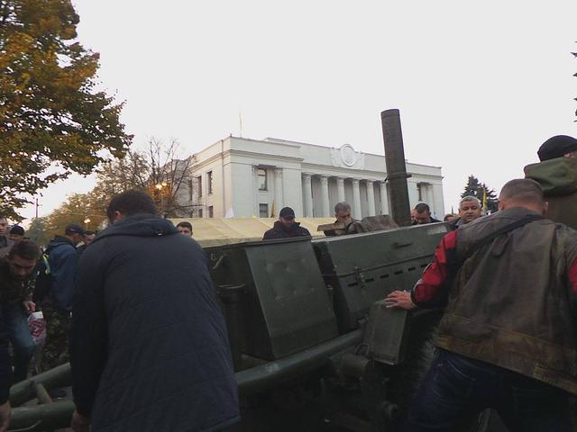 Активісти встановили 14 наметів під Радою (оновлено) 12