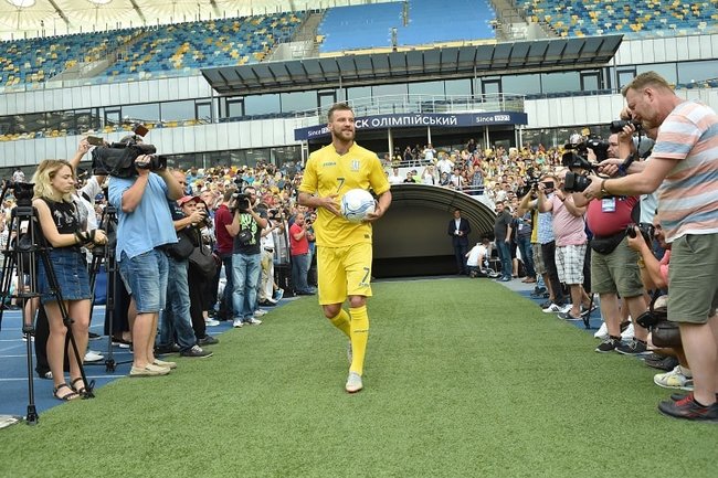 Національна футбольна збірна гратиме у формі з гаслом Слава Україні! 02 Національна футбольна збірна гратиме у формі з гаслом Слава Україні! 02