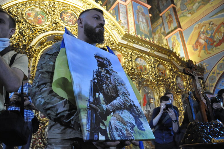 З телеведучим та військовим Карімом Гуламовим, який загинув у бою з російськими окупантами, попрощались у Києві 08
