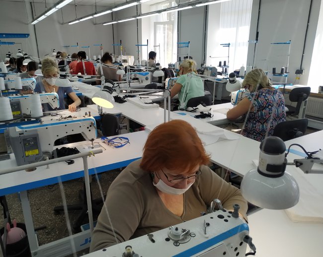 Подразделение РГК экстренно запустило производство защитных масок 03