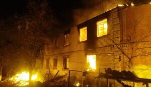 Сутки на Харьковщине: из-за атак россиян пострадали 17 человек, горели дома и автомобили. ФОТО