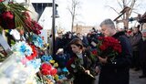 Подружжя Порошенків разом з учасниками Революції Гідності, ветеранами та волонтерами вшанували пам’ять Героїв Небесної Сотні. ФОТО