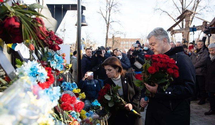 Подружжя Порошенків разом з учасниками Революції Гідності, ветеранами та волонтерами вшанували пам’ять Героїв Небесної Сотні. ФОТО