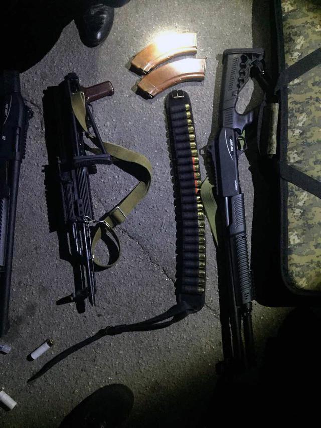 Групу озброєних осіб затримали в центрі Кропивницького, - Нацполіція 02