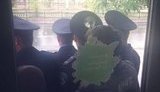 Ради Януковича милиция насильно закрывала людей в магазинах. ФОТОрепортаж