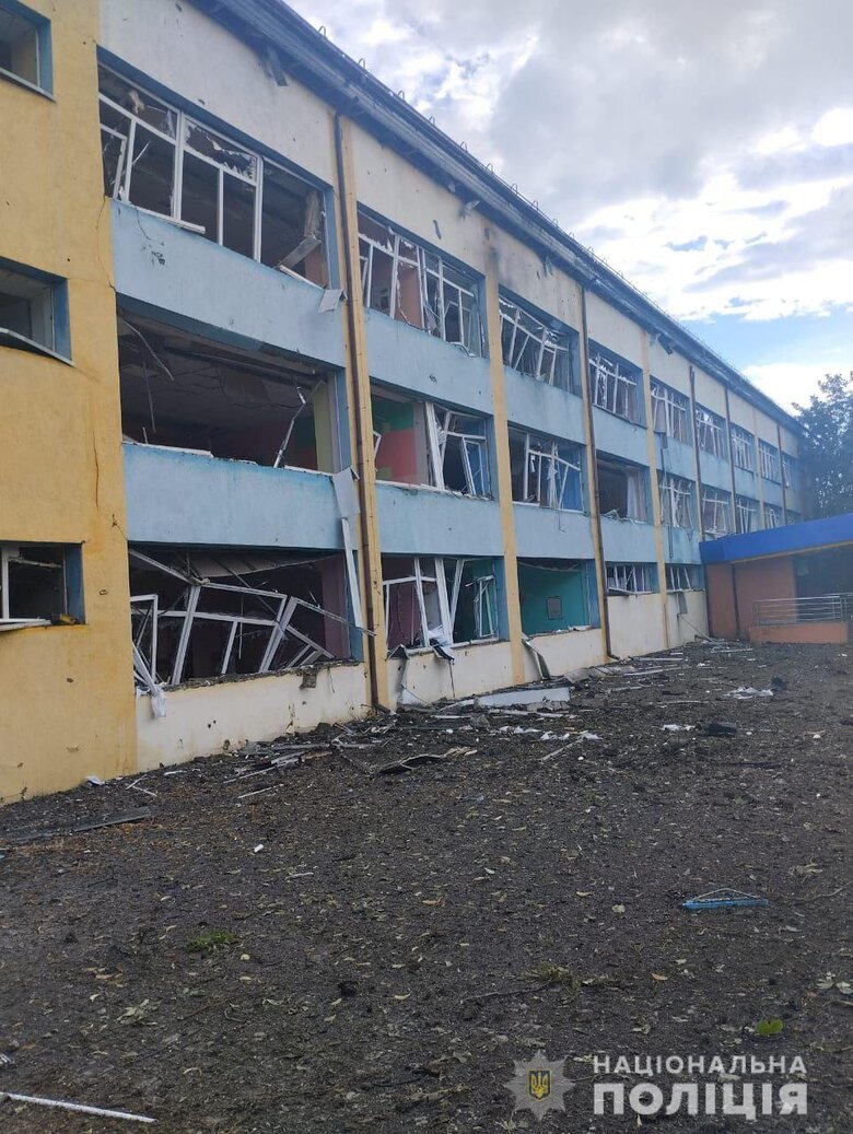 Russian occupation troops set fire to 10 settlements in Donetsk region. There are killed and wounded, - National Police 02