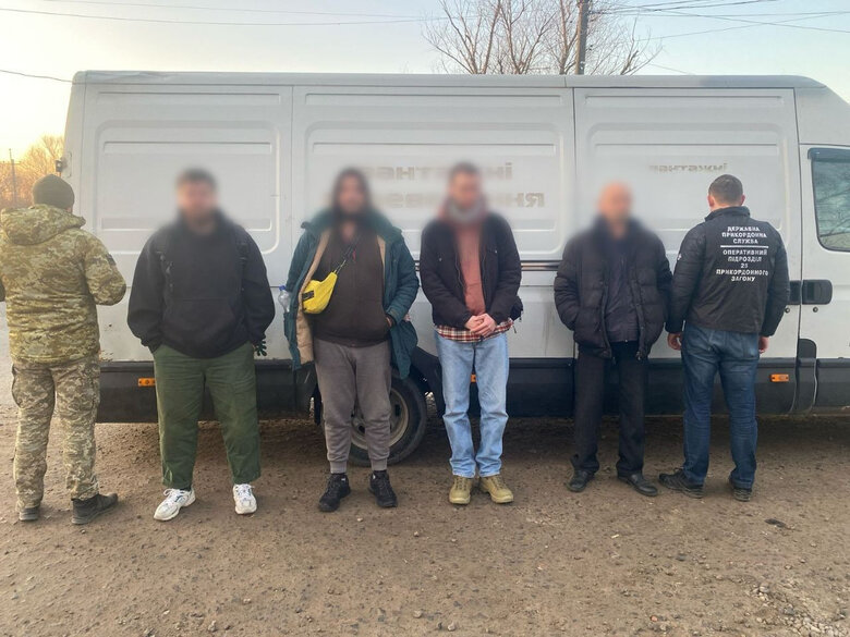На Одещині затримали водія, який намагався незаконно переправити чоловіків до Молдови