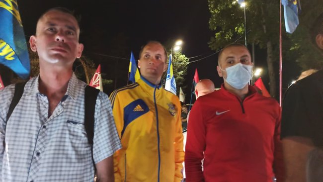 Біля дачі Зеленського в Кончі-Заспі протестують проти спроби спільної з окупантами інспекції позицій ЗСУ 07