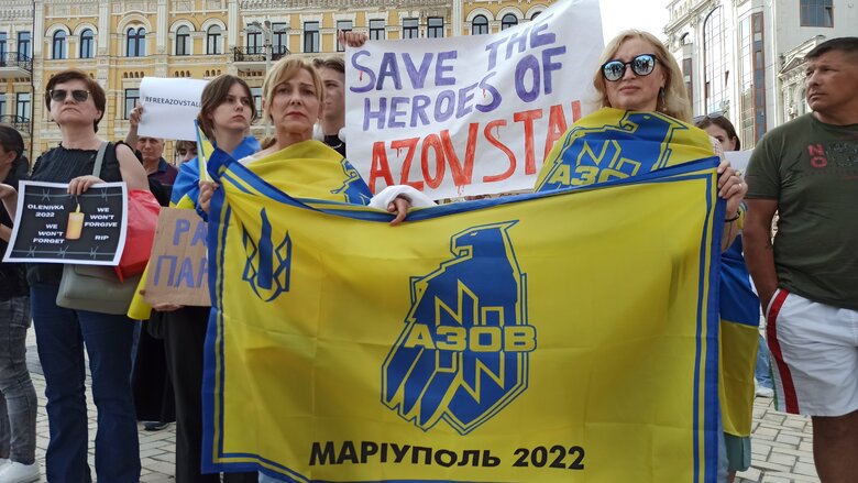 Акция Оленовка - новый Освенцим, организованная родственниками пленных защитников Азовстали, прошла в центре Киева 12