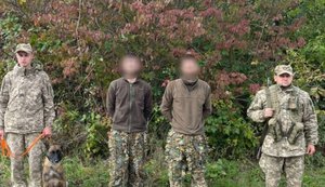 Двох киян у камуфляжі затримали на Закарпатті за 50 метрів від кордону із Словаччиною. ФОТО