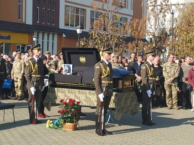 С погибшей на Донбассе Ярославой Никоненко простились в Миргороде 09 С погибшей на Донбассе Ярославой Никоненко простились в Миргороде 09