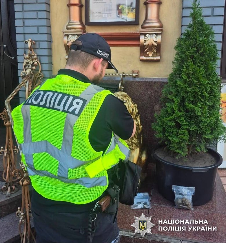 боєприпаси біля ресторану
