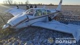 Легкомоторный самолет упал на Киевщине, пилот и пассажир госпитализированы, - Нацполиция. ФОТО