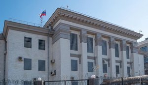 Russia evacuates diplomats from Ukraine