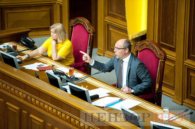 Шахов, що голосує за чотирьох, Ляшко в касці і розмова Новинського з Воропаєвим, - день роботи ВР 20 червня 11