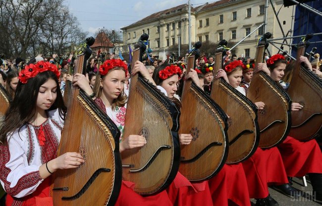 407 бандуристів одночасно виконали Заповіт, встановивши рекорд 04