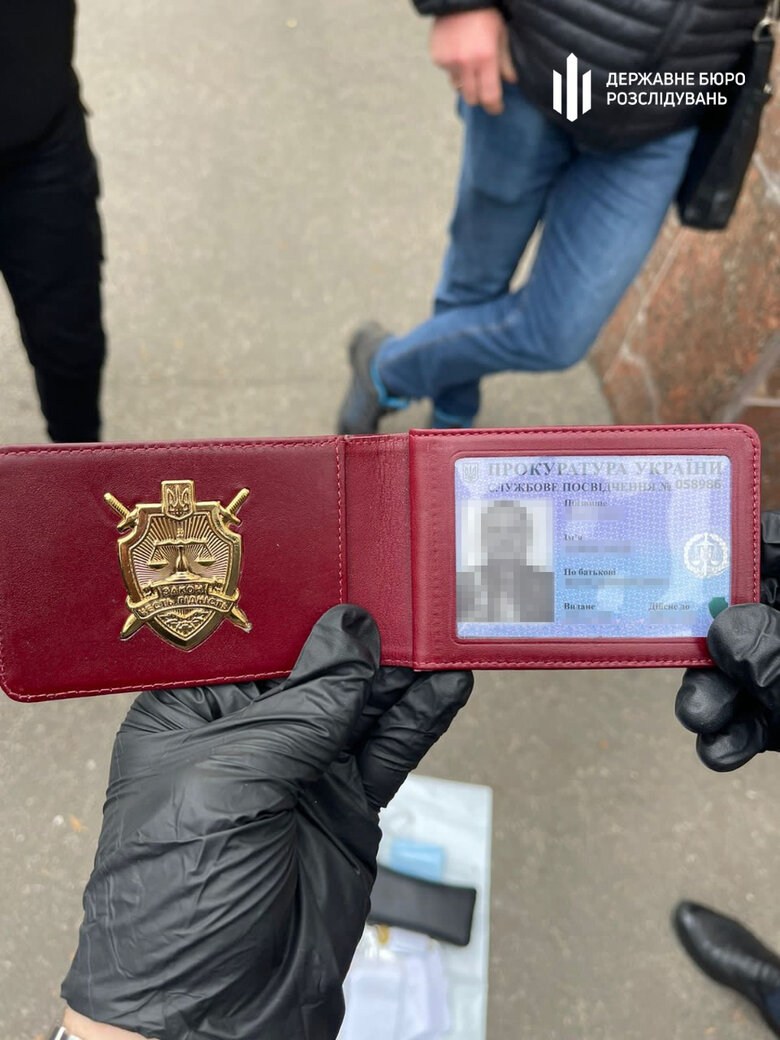Заместитель руководителя Кировоградской прокуратуры Маленко подозревается во взяточничестве, за $7,5 тыс. обещал помочь оформить группу инвалидности, - ГБР 05