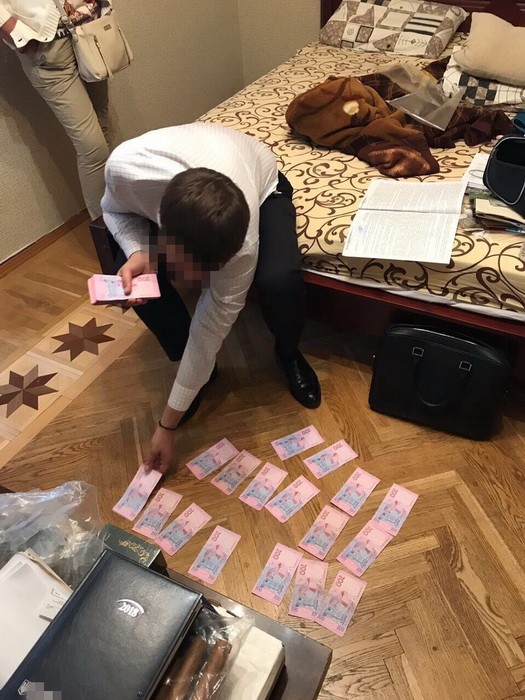 Викрито схему отримання хабарів чиновниками Держводагенства, - СБУ 01