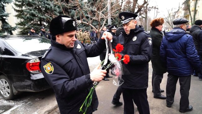 С погибшим в перестрелке полицейским Сергеем Пригариным простились в Одессе 14