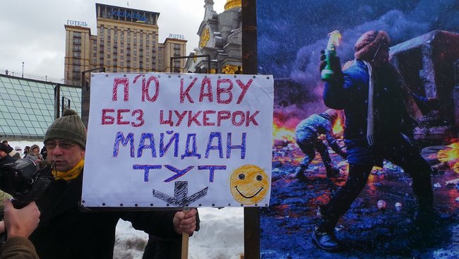 У центрі Києва відбулась акція Кава на Майдані, учасників пригощали тортами та цукерками 24