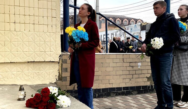 В Ірпені відкрили пам’ятну дошку захиснику України Сергію Смірнову, який загинув під час оборони міста. ФОТОрепортаж