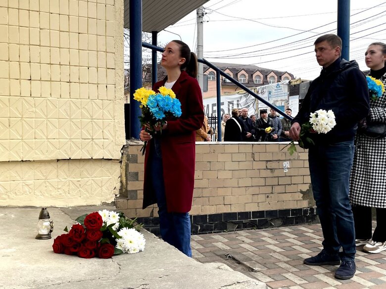 В Ірпені відкрили пам’ятну дошку захиснику України Сергію Смірнову, який загинув під час оборони міста 04
