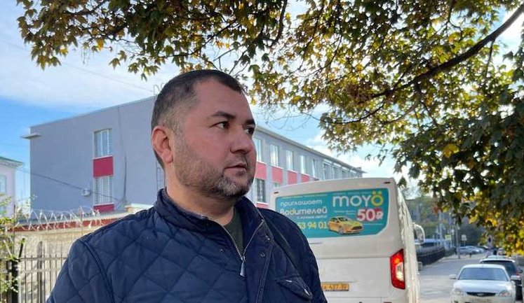Оккупанты задержали более 30 активистов, пришедших встречать освобожденного из симферопольского СИЗО адвоката Семедляева, - Денисова