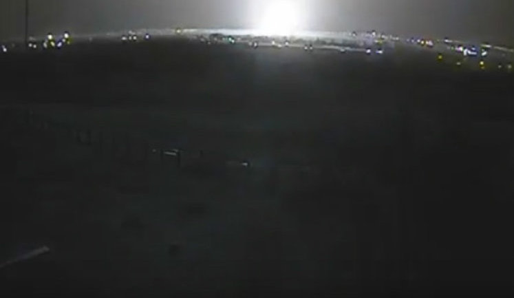 В сети появилась новая видеозапись крушения "Боинга" в Ростове. ВИДЕО камер наблюдения