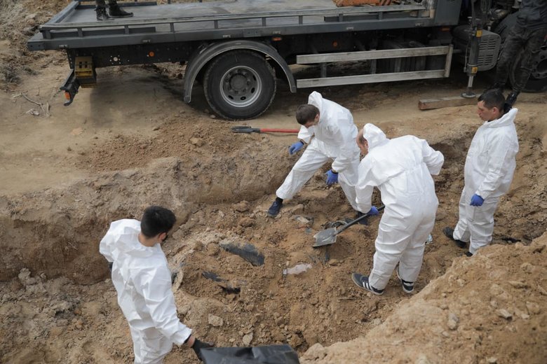Тело полицейского, застреленного русским снайпером, было обнаружено в братской могиле в Буче, - Небытов 04
