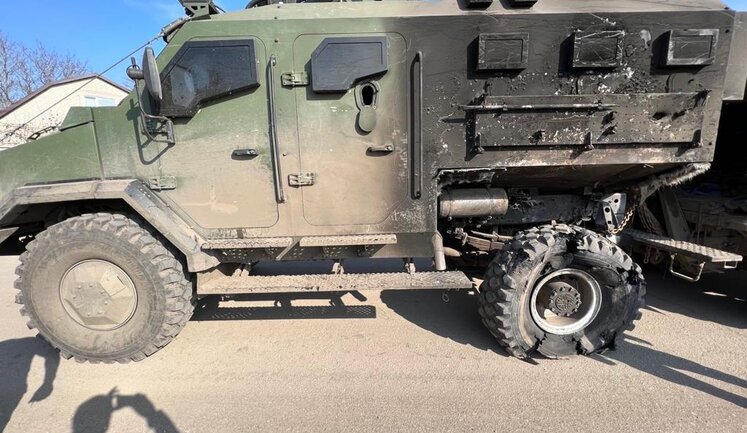 Ukrainian-made armored car "Varta" withstood close hit by enemy projectile. PHOTOS