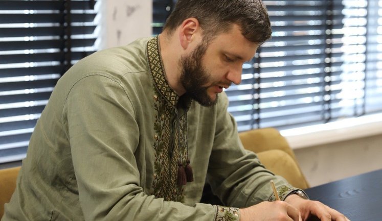 Раніше повністю перевіряли декларації лише "верхівки" влади. Тепер - всіх держслужбовців, - НАЗК