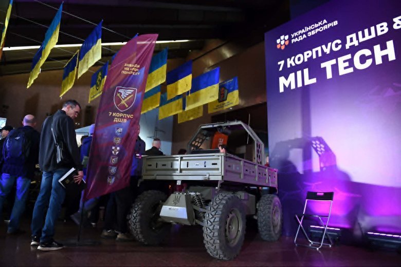 Soldiers from the 7th Airborne Corps and representatives of defence companies at the MilTech forum in Kyiv