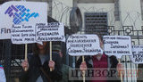 "Підігнали машину, посадили і відвезли в невідомому напрямку", - під посольством РФ вимагали звільнити затриманого в Криму Стешенка. ВІДЕО+ФОТОрепортаж