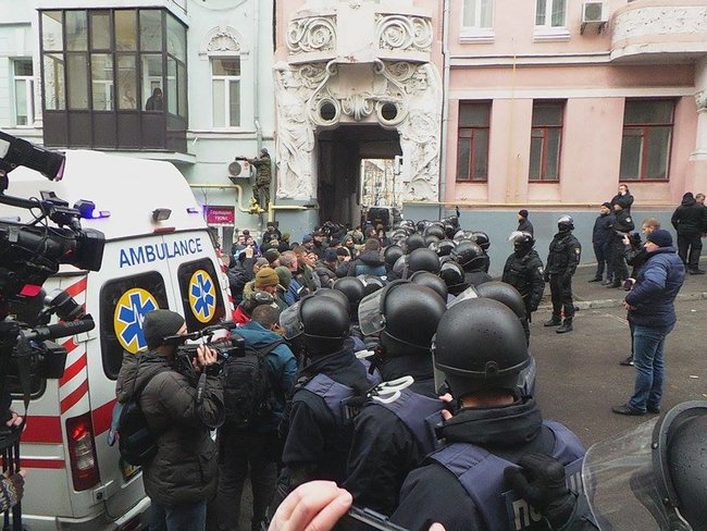 Прихильники Саакашвілі намагаються прорвати кордон поліції 09