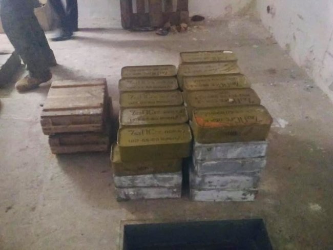 175 гранат Ф-1 і 49 ящиків із набоями: в Прилуках у пенсіонера знайшли склад боєприпасів 02