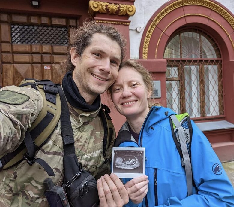 Загиблий в бою з російськими окупантами доброволець Віталій Киркач-Антоненко став батьком: Всі, хто знає мого чоловіка, привітайте його. Ми мріяли про цей день 03