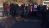 "Было месиво, людей заталкивали в автобусы и увозили": протестующих против свалки жителей российского Волоколамска жестко разгоняет ОМОН. ВИДЕО
