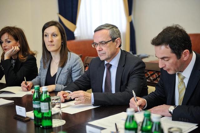 Важливо відновити військово-технічну співпрацю України з її західними партнерами, штучно заблоковану в 2014 році, - Турчинов 05