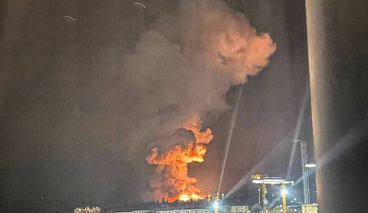 Безпілотники атакували нафтовий термінал у Новоросійську: виникла пожежа на великому експортному хабі. ВIДЕО