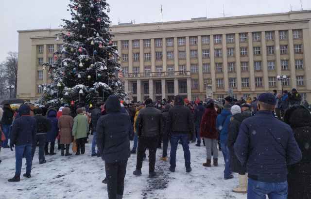 На Закарпатье митинговали против высоких тарифов 02