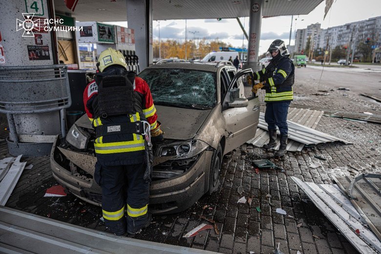 РФ завдала удару по Сумах: постраждали люди, влучення по АЗС