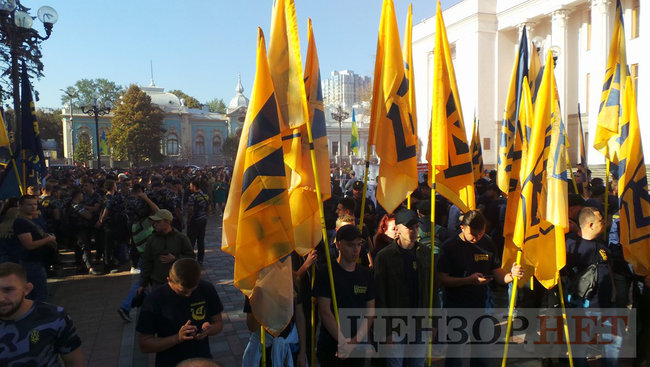 Президент обіцяв, - Нацкорпус пікетує Раду з вимогою спрощення процедури отримання громадянства учасниками АТО 07