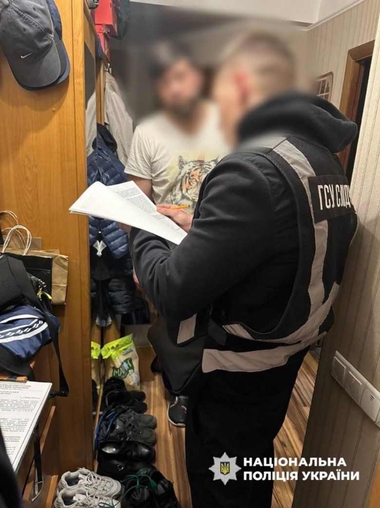 Викрито схему виїзду за кордон чоловіків під виглядом музикантів