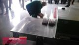 Для Януковича вдоль дороги выстроили красавиц на каблуках и в мини-юбках. ФОТОрепортаж