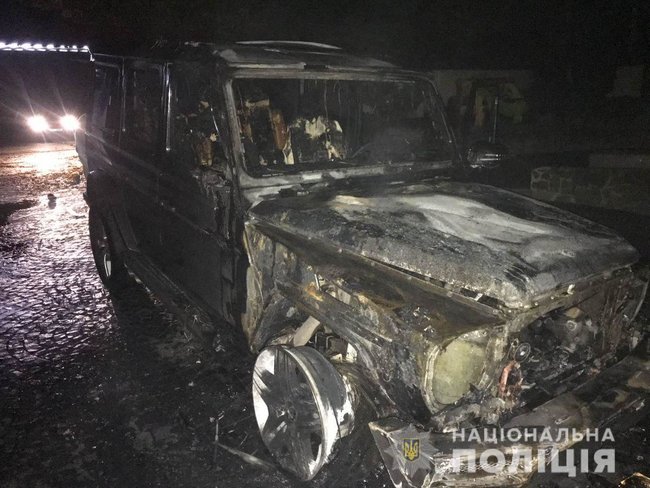 На Рівненщині депутату облради спалили елітний позашляховик 04