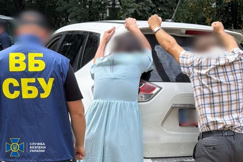 Адвокати вимагали $150 у виробника дронів: їх затримала СБУ