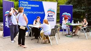 Окупанти запустили в Донецьку агітацію за "єдиноросів". ВIДЕО