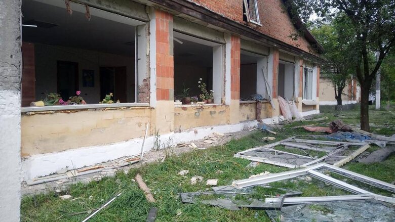 Наслідки ворожих обстрілів Сумщини: окупанти завдали два авіаудари, є поранені  03