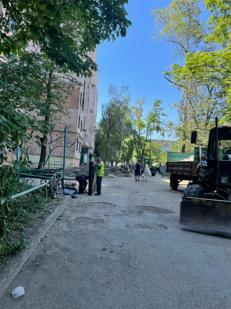 Рашисты из РСЗО обстреляли Славянск. Есть раненые, - мэр Лях 02 Рашисты из РСЗО обстреляли Славянск. Есть раненые, - мэр Лях 02